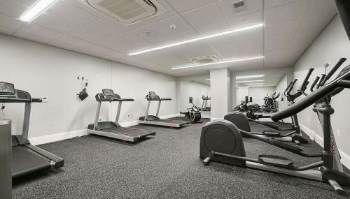 HostWise Stays - The Washington at Chatham - Park Free, Gym, More! - Foto 5