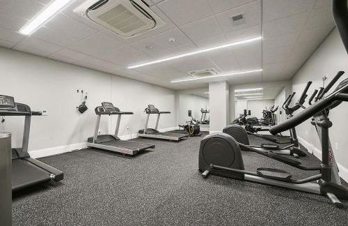 HostWise Stays - The Washington at Chatham - Park Free, Gym, More! - Foto 5