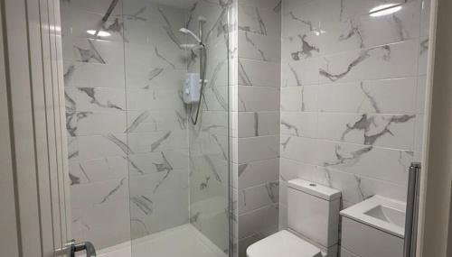 Sarah's Woodland Golf Stays - Foto 5, Shower