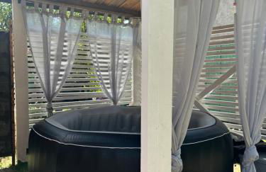 Le Chalet Pignantais avec option Jacuzzi - Foto 8