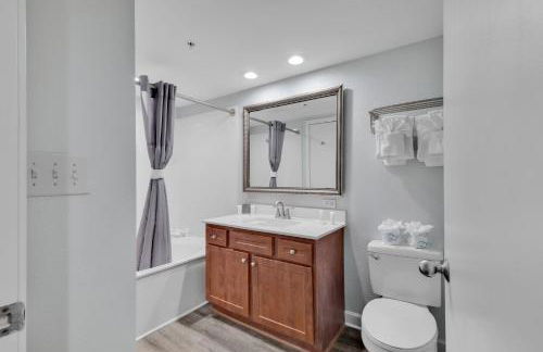 Ocean View 1BR Condo with Private Balcony - Foto 48