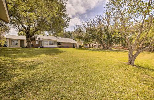 Riverfront Family Home Yard, Orchard, Dock! - Foto 30