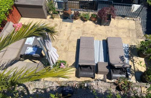 Little Trevio - seaside haven with parking and sea views - Photo 34