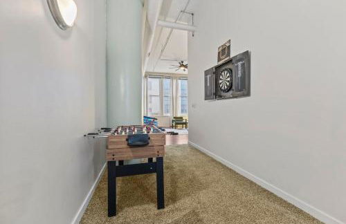 2BR Downtown Gem with Arcade games! - Sleeps 7 - Near Convention Center - Stadium - Photo 44