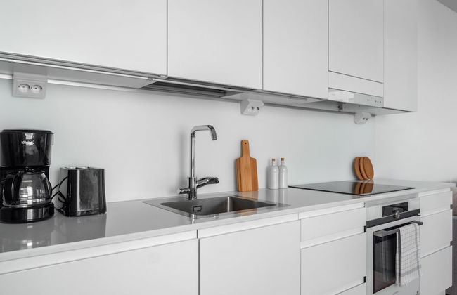 New 1BR Home with Balcony next to Railway Station - Foto 12