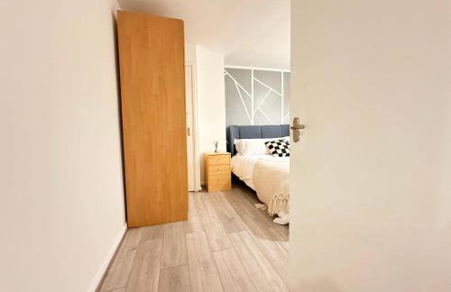 Spacious Luton Airport Accommodation - Perfect for Contractors, Families, Tourists & Long Stays - Foto 23