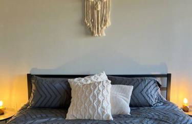 Studio Townhouse in Uptown King Bed-Wi-Fi-Full Kitchen- Washer & Dryer - Foto 25