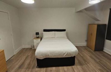 Spacious Two Bedroom Flat with Dedicated Workspace in Worsley - Foto 11