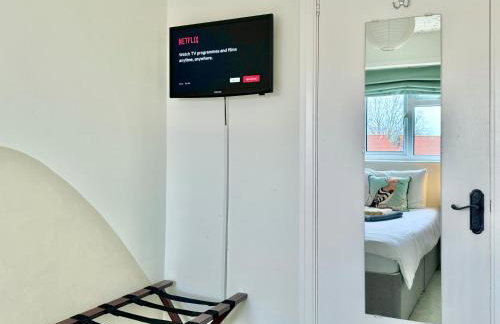 Stylish and Cosy stay in the Heart of Malton - Photo 35