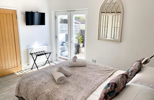 Meadow View Apartments are 2 and 3 bedroomed with private parking - Foto 34