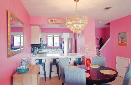 Pink Dream House - 2BR, Pools, Patios, & Walk to Ocean in Panama City Beach - Foto 20