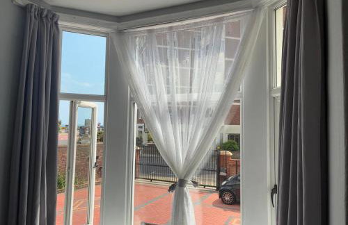 A-N-G Apartments - Parking EV 22kW by the Beach, Canoe Lake & South Parade Pier - Foto 2