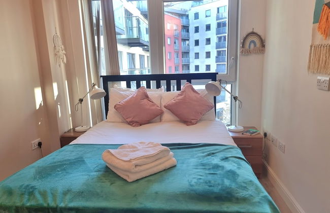 2-bed 2-bath Greenwich Apartment with balcony & lift - Foto 18