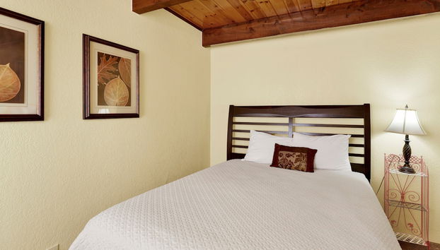 Buttercup Snow Summit Condo by Big Bear Vacations - Foto 3, Habitación