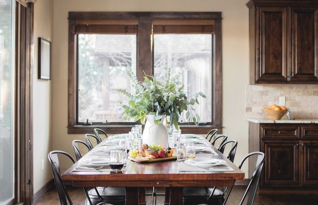 Klamath by Avantstay Gorgeous Mountain Home w/ Fire Pit, Spa & Lake Views - Photo 24