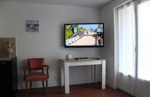 Appartement neuf 2 chambres avec jardin 2 places de parking securise a 300 metres de la plage - Foto 2