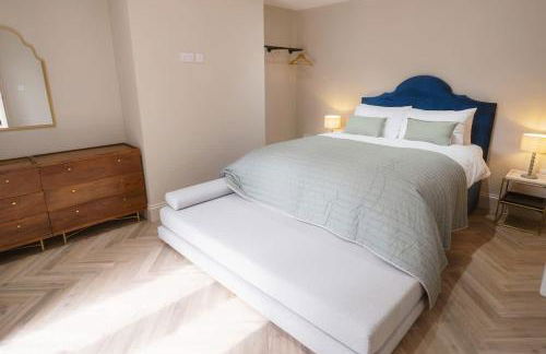 Our House Collective - Luxury Stay in Lincoln City Centre, Hot tub, Sleeps 16 - Foto 51