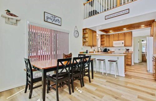 Cascade Cabin Mountain Getaway with Private Beach - Foto 2