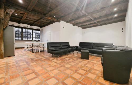 Tolstov House - 6 Room House with Terrace and Parking - 30 Min Messe DUS - Foto 1