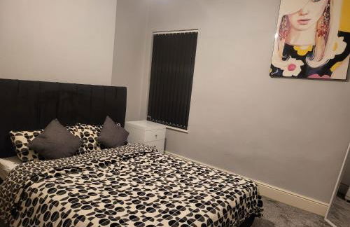 Apartment - Sleeps 5 - Great Location - Parking - Foto 3