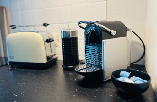 Beste Lage mit Warnowblick - großer Balkon, zwei Schlafzimmer, Aufzug, Stellplatz - Foto 27