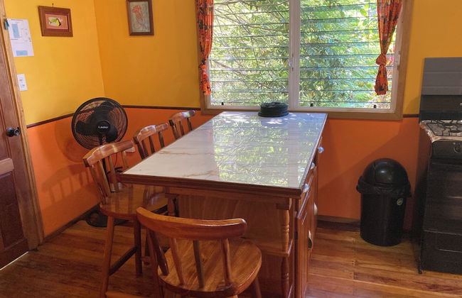 Family Treehouse Retreat Cozy Cabin in Tropical Gardens, Minutes From Ruins - Foto 12