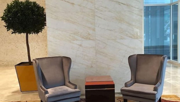 Coin salon dans le hall