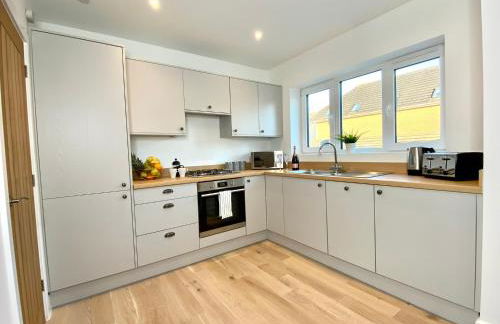 Amazing NEW Large 2 bedroom House - 5 Minutes to the nearest Beach! - Great Location - Garden - Parking - Fast WiFi - Smart TV - Newly decorated - sleeps up to 5! Close to Poole & Bournemouth & Sandbanks - Foto 22