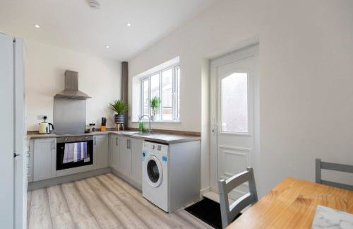 2-Bed House•Free Parking•WiFi•Long Stays Welcome - Photo 8