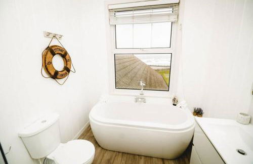 Sea View Beachfront House - Photo 35