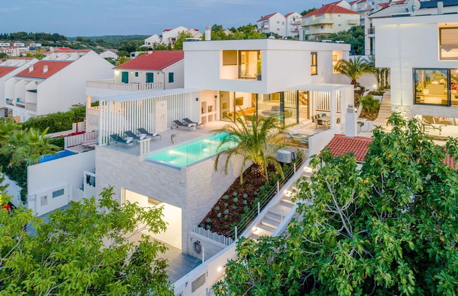 Luxury Villa Luna with Swimming Pool - Photo 31