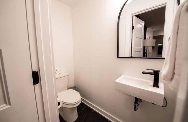 Sosuite NEW 2BR Apt w W D Split Level - Foto 15