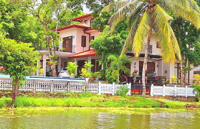 MYH - Lake Front Pvt Villa - Photo 42