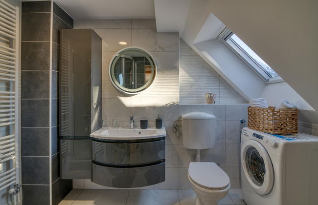 Farmhouse Raspberry Pool Wellness - Photo 25