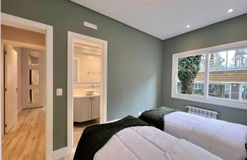 Casa de Pedra 2 Suítes e Piscina by Achei Gramado - Photo 4