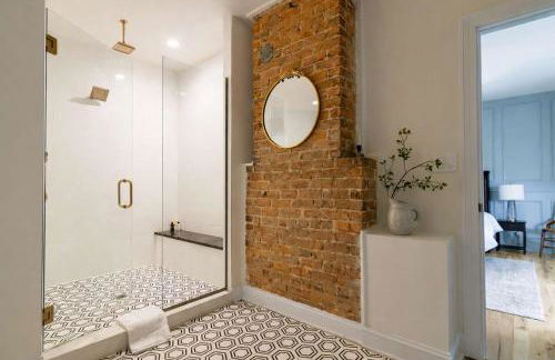 Speakeasy Family Retreat with Skyline Views - Foto 13