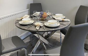 Stylish Scottish House With Garden and Parking - Photo 24