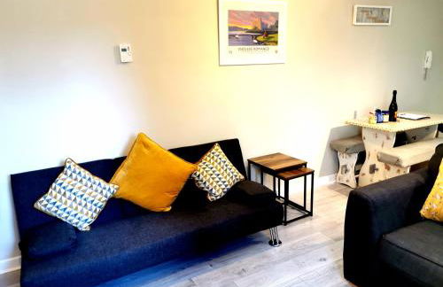 Sunflower Apartment, Family accommodation Near Tenby in Pembrokeshire - Photo 4