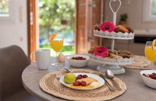 Casa EleMar Villa with Private Yard - Photo 20