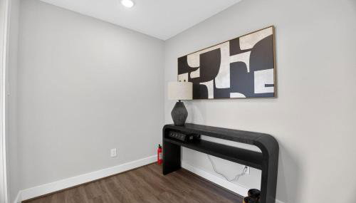 Modern EaDo Stay - 3BR Townhome w Private Deck - Foto 4
