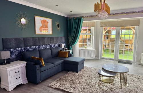 FINN VILLAGE "Raspberry Cottage" Private Garden, 6-seater HOT TUB, Firepit & Pizza Stove - Foto 17