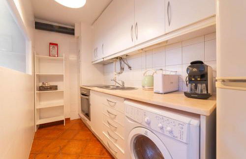 Charming Classic-Rustic Retreat in Historic Lisbon - Photo 14