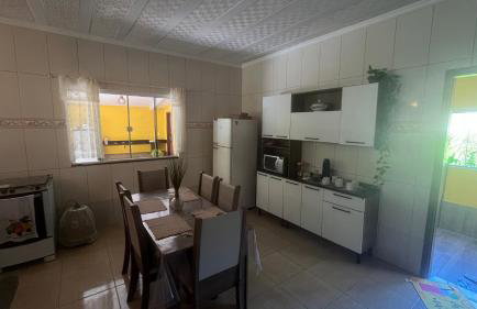 Casa com churrasqueira e piscina, perto de riacho - Foto 23