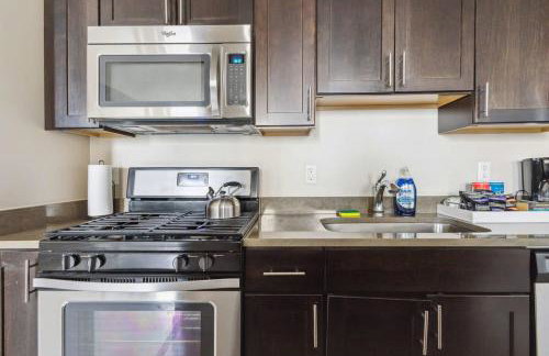 2BR Executive Downtown Apartment by ENVITAE - Foto 20