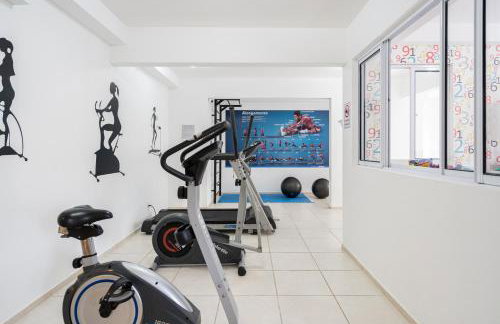 Apto em Barra Velha 340m da PRAIA com SACADA com CHURRASQUEIRA, AR CONDICIONADO WI-FI, PISCINA, PORTARIA 24h, ACADEMIA MINI MERCADO e vaga de GARAGEM - Photo 2