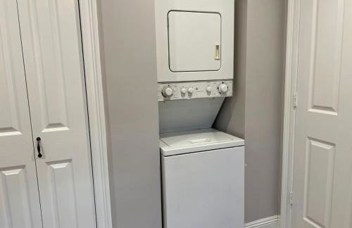 Two bedroom apt with desk washer dryer & pool - Foto 14