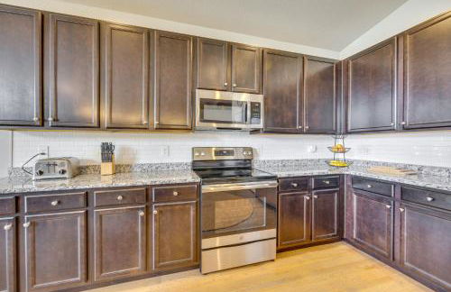 Stunning Peyton Retreat with Game Room, Private Yard - Foto 10