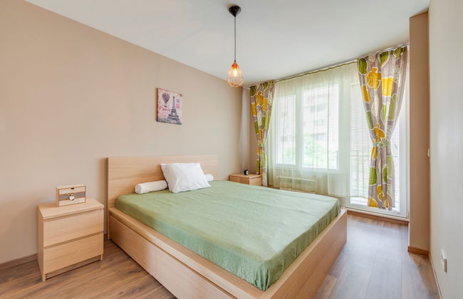 Bright and Newly Refurbished Apartment Near Center - Foto 1