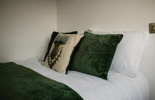 Luxury Glamping Cabin sleeping 4 People with Private Hot Tub and BBQ with views across the North Coast Ballycastle Pod 2 - Foto 18