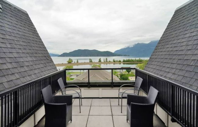 Lakeview Splendor 7BR Penthouse Bliss - Photo 22